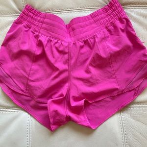 Lululemon Hotty hot high-rise shorts 2.5”, Sonic pink. Sz6